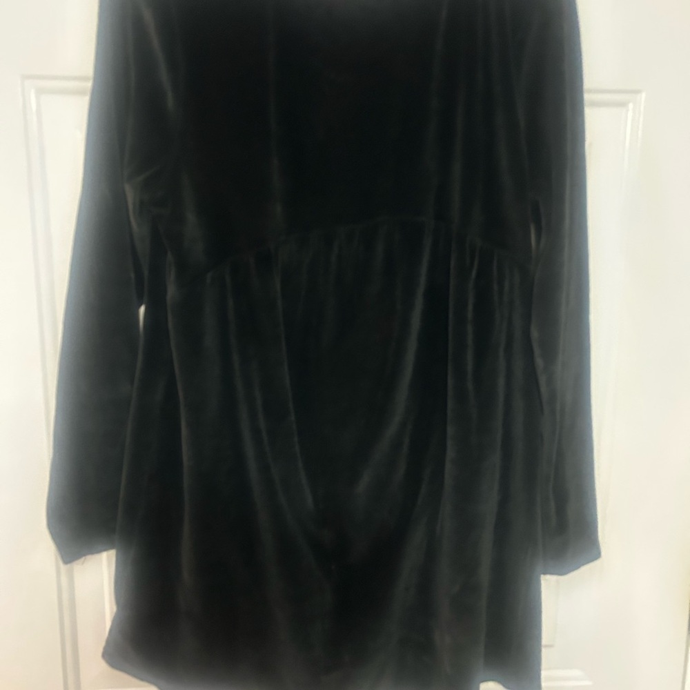 Elegant Black Velvet Women's Top - Picture 2 of 6